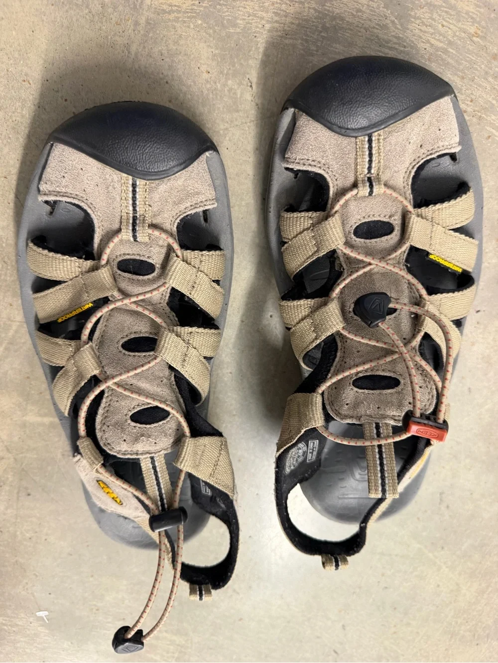 KEEN Newport H2 Waterproof Sandals Men’s 9.5 Beige Gray Closed Toe Hiking